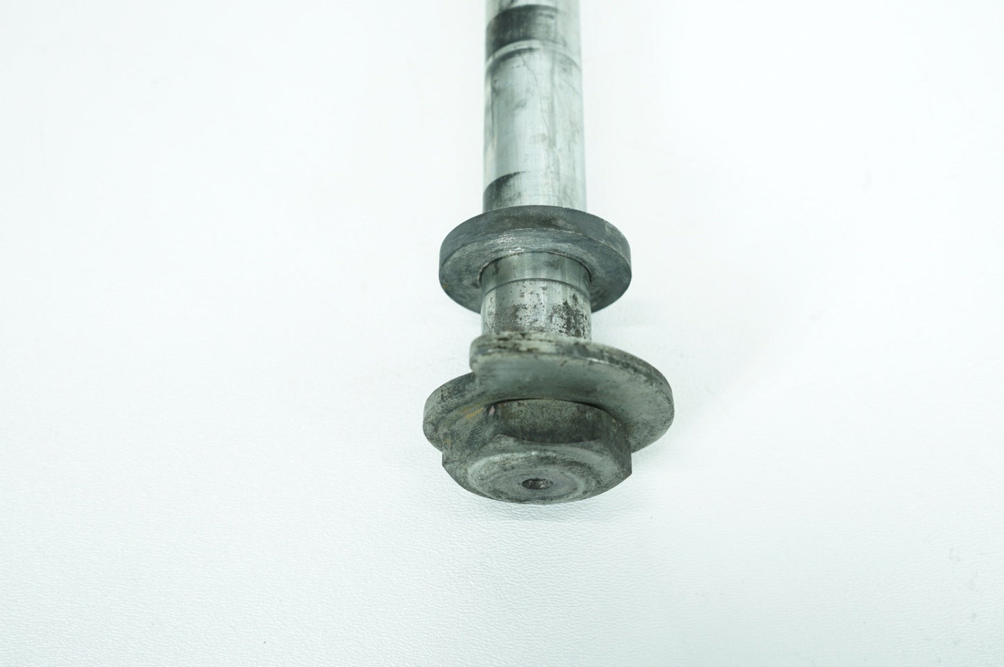 2008 - 2016 Harley-Davidson Touring Street Glide Rear Wheel Axle Bolt Shaft 41056-09