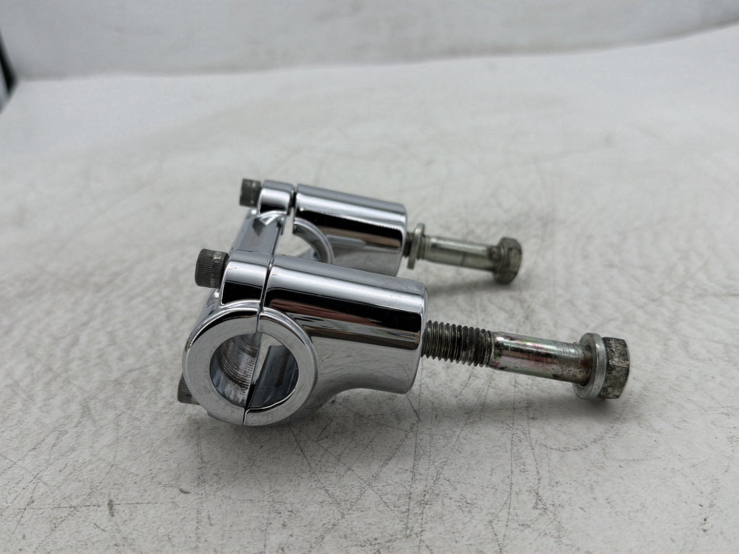 2011 Harley Heritage Softail Classic FLSTC OEM Front Handlebar Riser Top Clamp Chrome