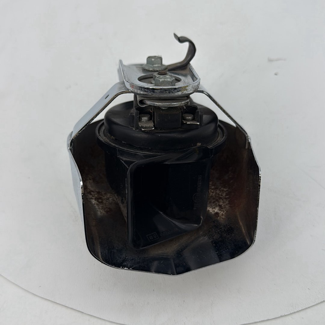 2007 - 2012 Harley-Davidson Dyna Super Glide Horn Signal Klaxon Chrome Cover 69012-93A