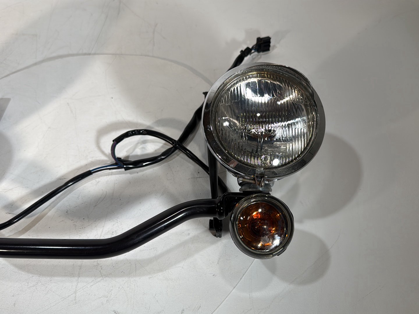 1986 - 1998 Harley-Davidson Softail Heritage Classic Front Turn Signal Indicators Aux Light Bar 57852-02A