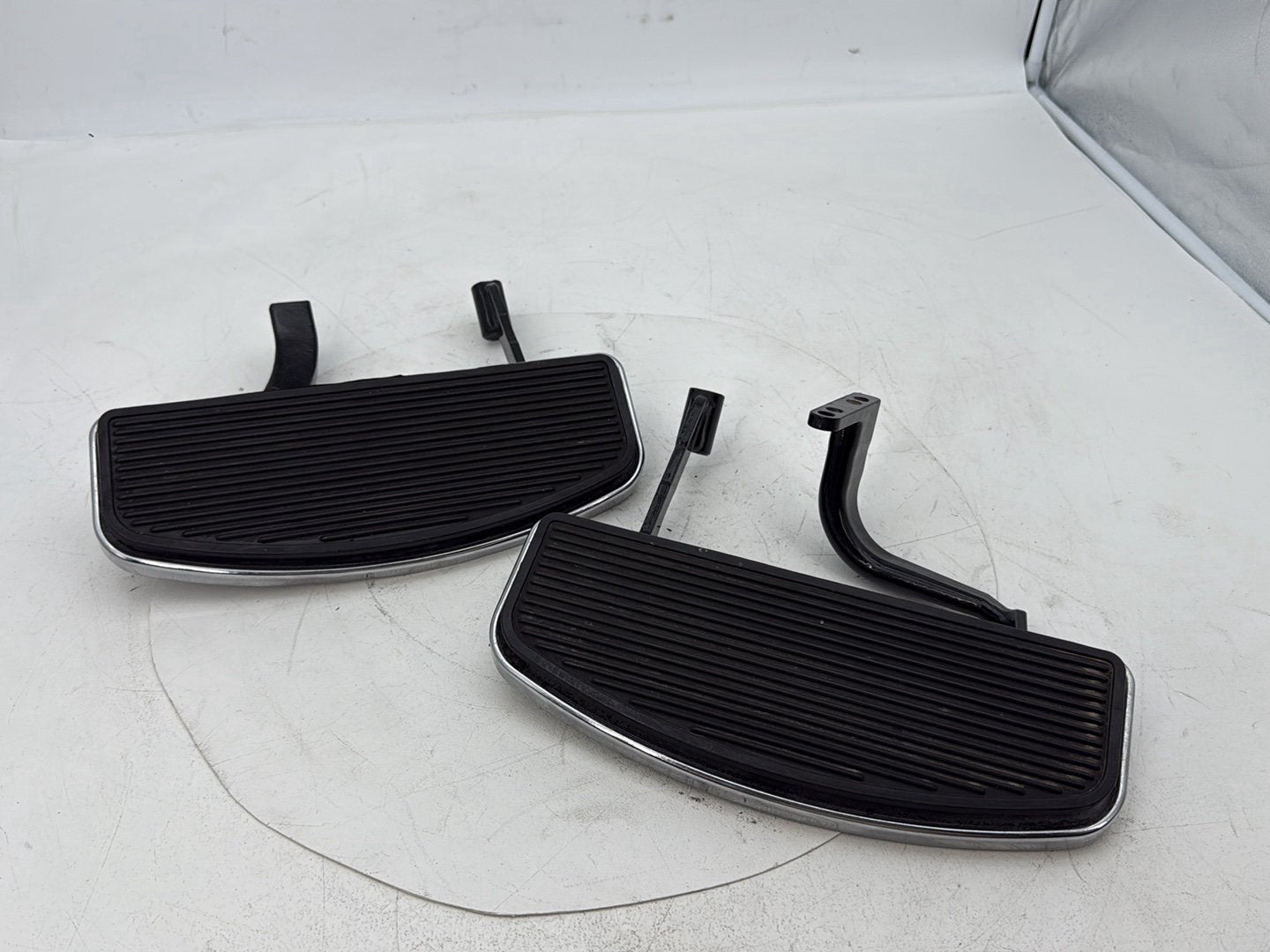 2007 - 2012 Harley-Davidson Touring Electra Glide Ultra Left Right Driver Floorboard Foot Rest 	47365-83C