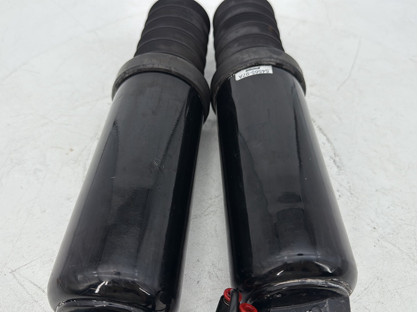 1999 - 2006 Harley-Davidson Touring Road King Police Rear Left Right Shock Absorbers 54565-97A