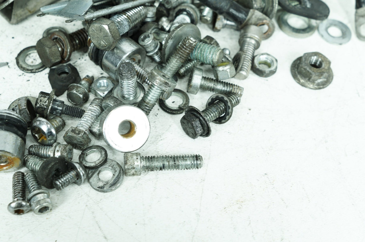 1999 - 2006 Harley-Davidson Touring Electra Glide Ultra Hardware Bolts Nuts & Brackets