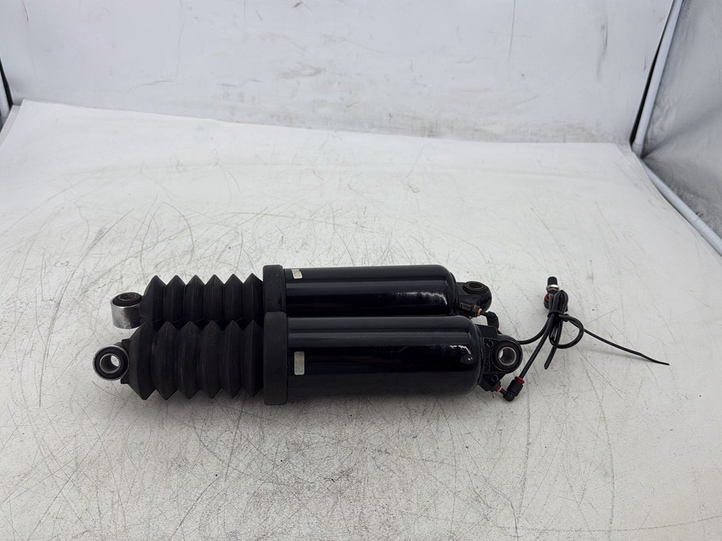 2016 Harley Road King Touring FLHR OEM Rear Left Right Shock Absorbers