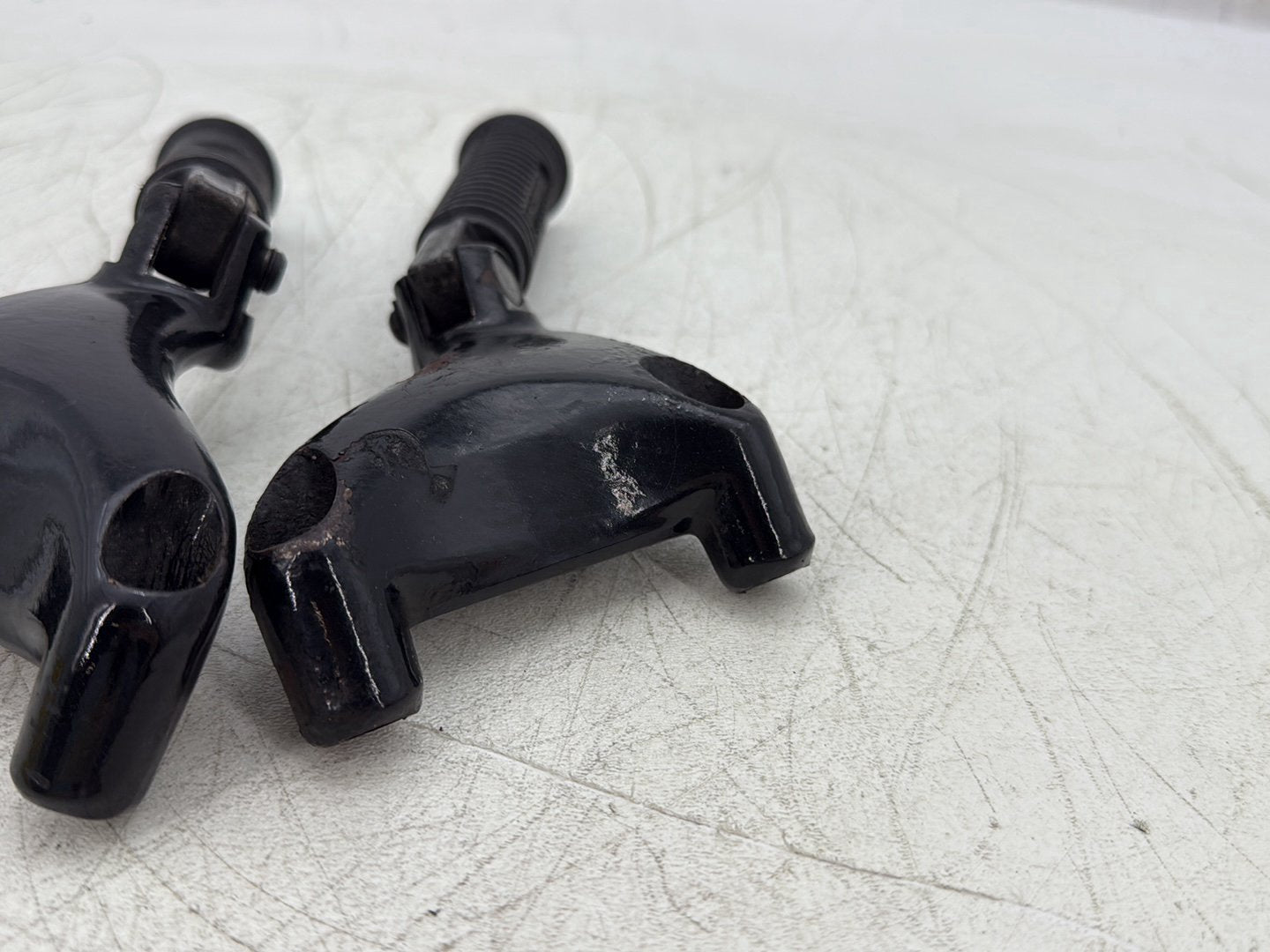 2004 Harley Sportster XL883C 883 Custom OEM Passenger Left & Right Foot Pegs