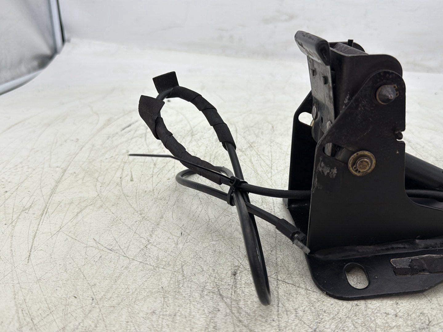 2007 Harley Touring FLHTC Electra Glide Classic OEM Adjustable Rider Backrest Lift Mount 52482-01A