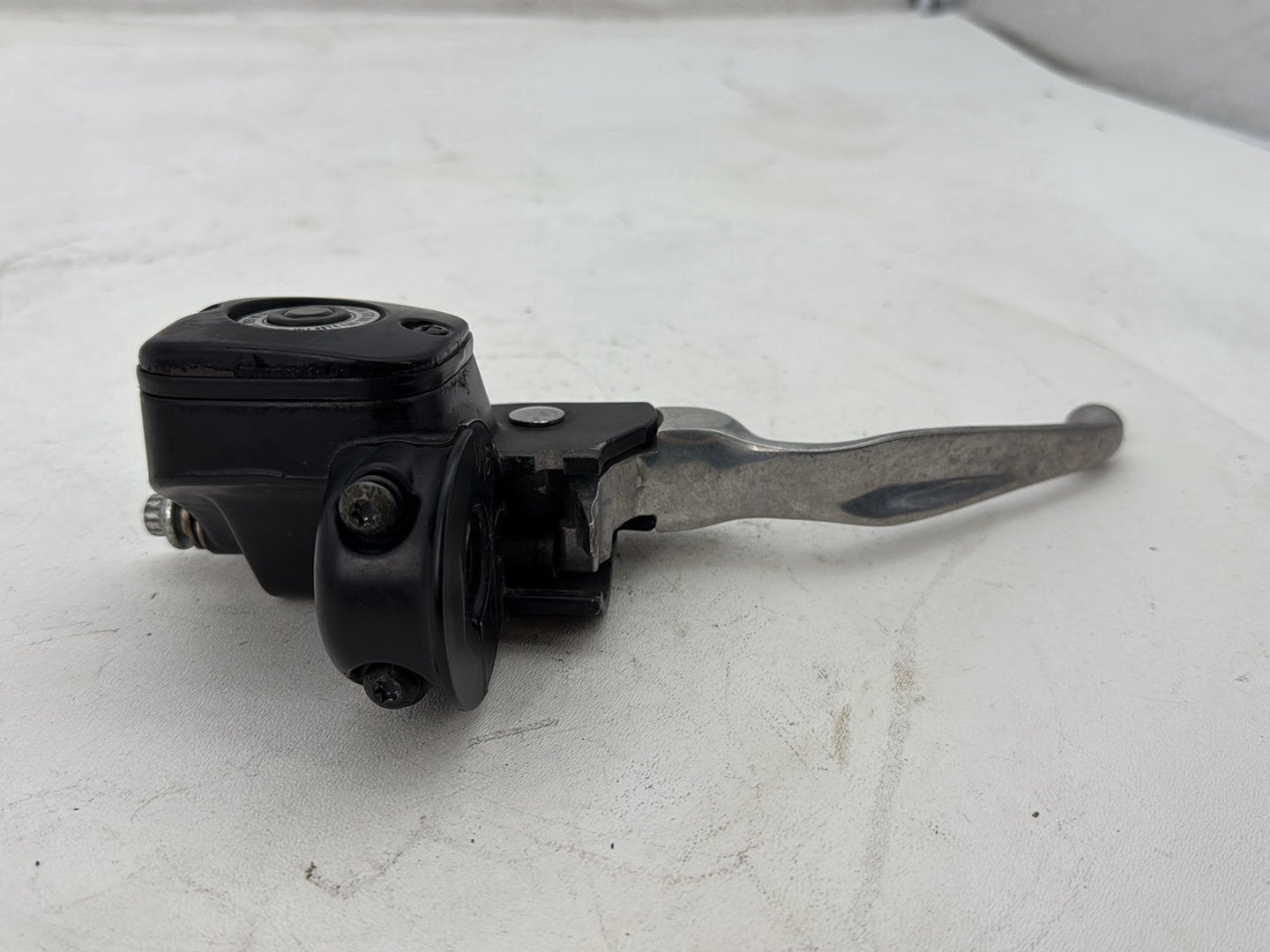 2007 Harley Street Glide Touring FLHX OEM Front Right Brake Lever Master Cylinder