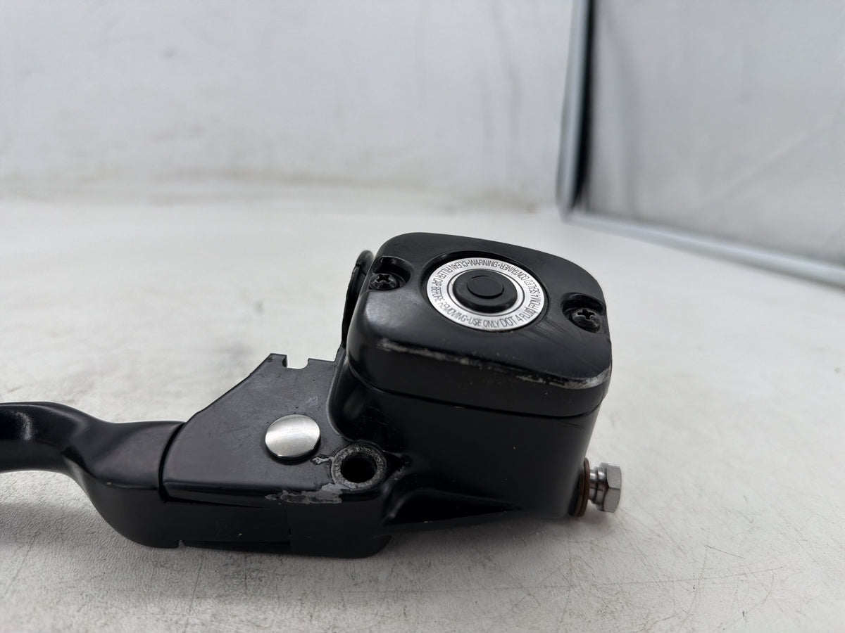 2017 Harley Dyna Street Bob Front Right Brake Lever Master Cylinder 9/16" bore