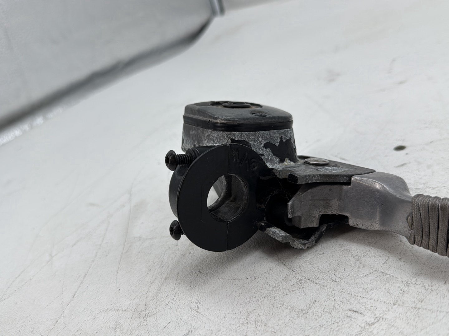 2006 Harley Touring FLHTCI Electra Glide Classic OEM Front Right Brake Lever Master Cylinder