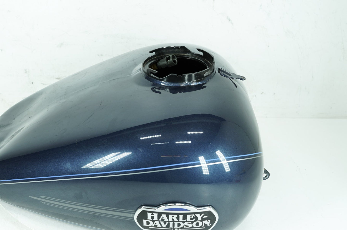 2007 - 2012 Harley-Davidson Touring Electra Glide Ultra Fuel Gas Tank Gasoline Reservoir  	61356-08