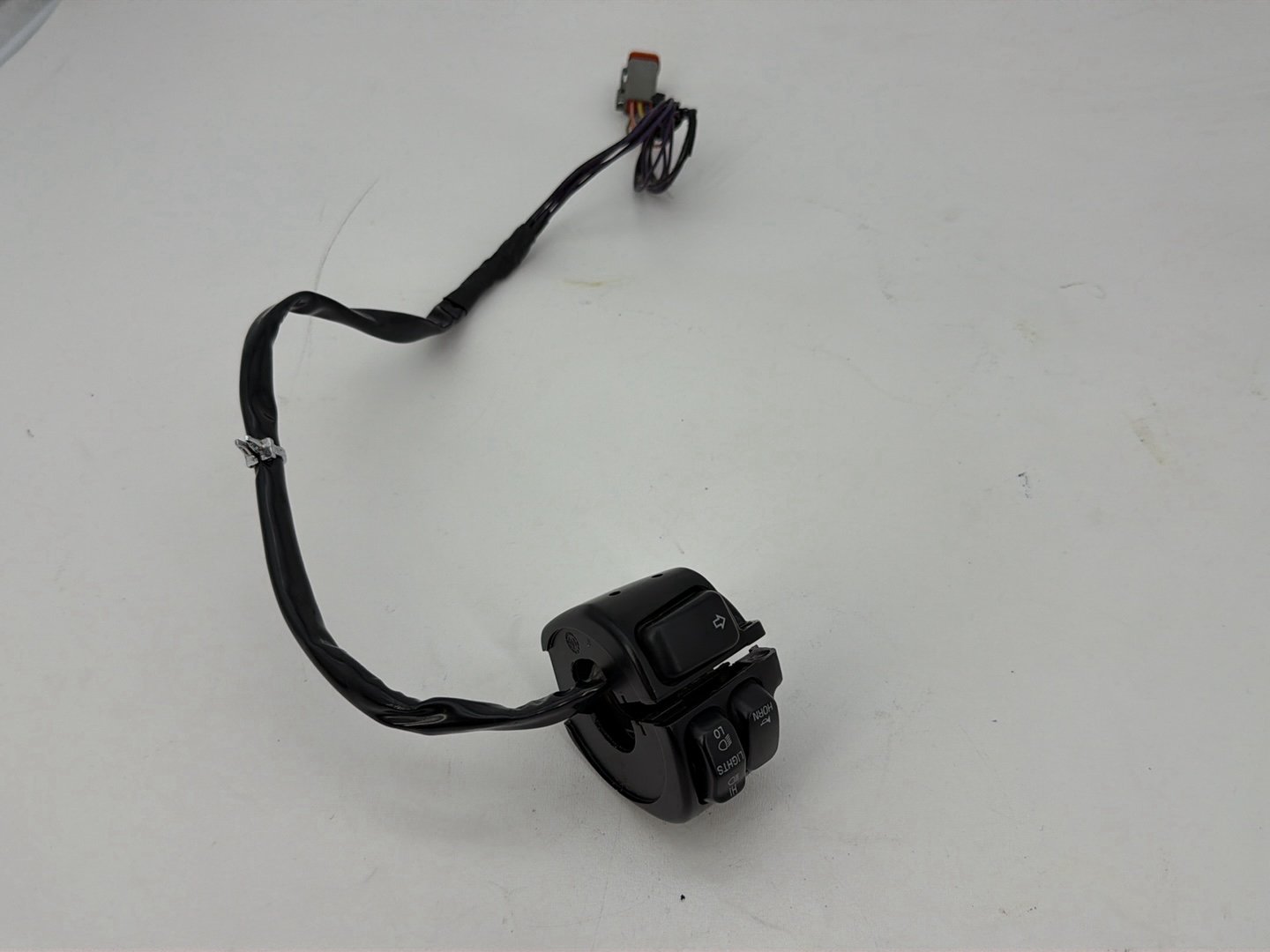 1999 - 2006 Harley-Davidson Touring Road King Left Turn Signal Headlight Switches Controls  	71685-06A