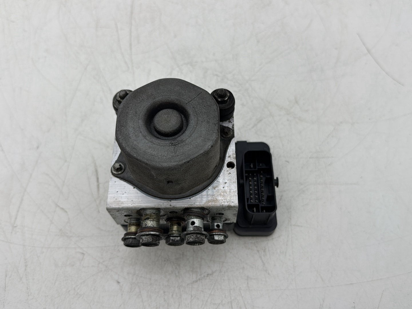 2014 Harley Street Glide Touring FLHXS OEM ABS Brake Pump & Control Module