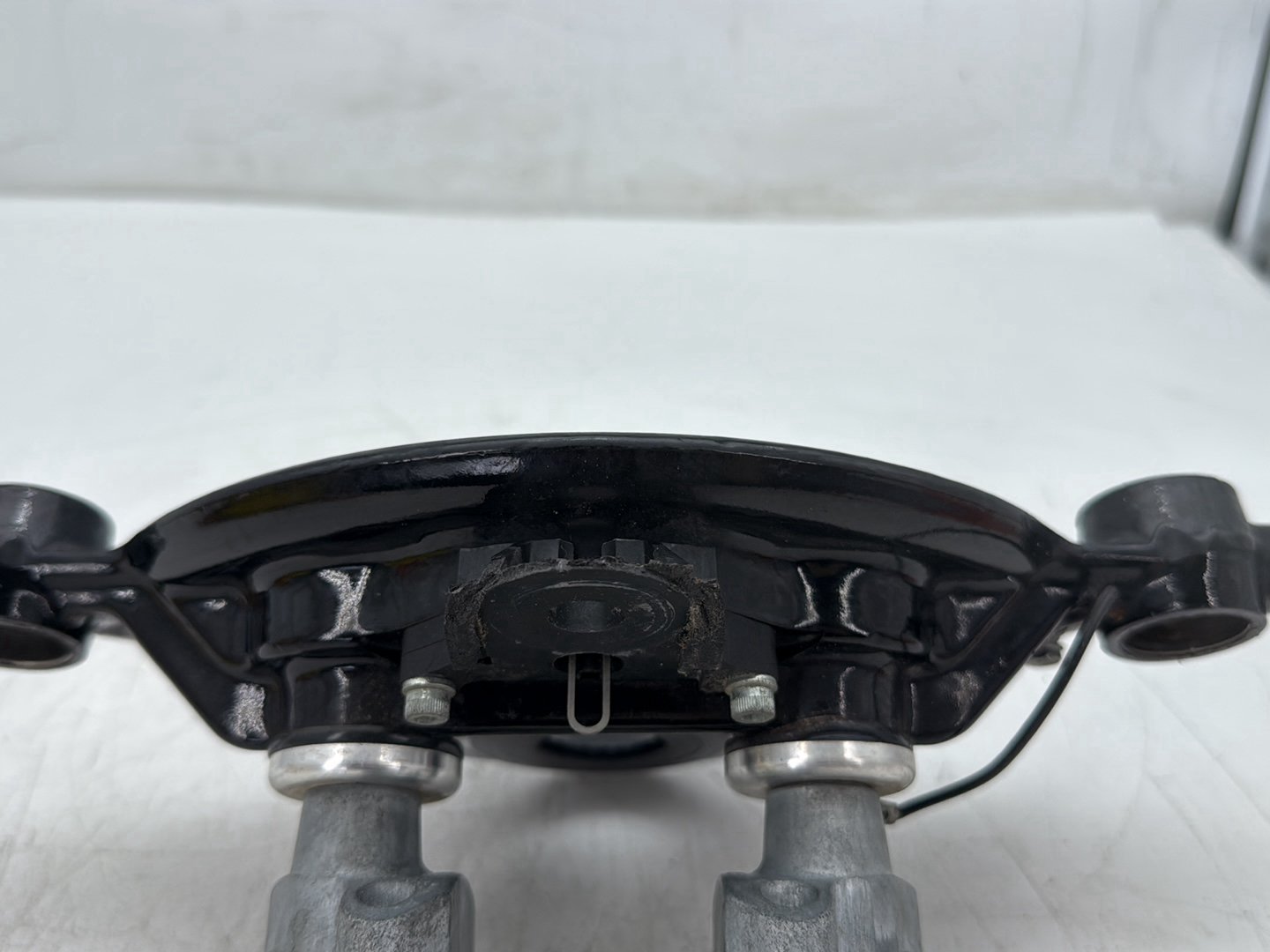 2010 Harley Street Glide Touring FLHX OEM Front Fork Upper Triple Tree Clamps