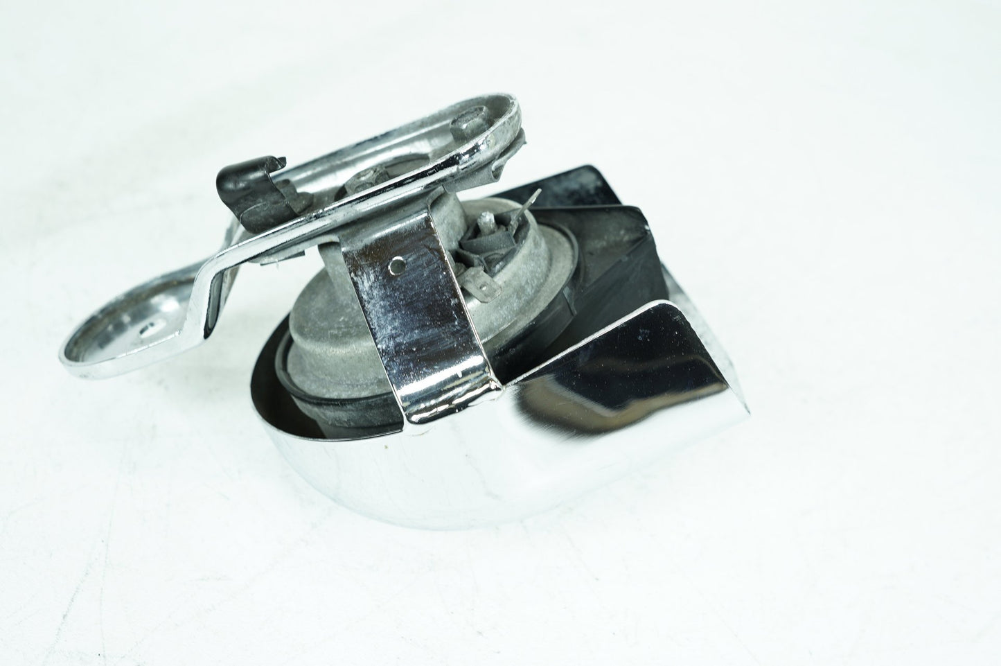 2007 - 2013 Harley-Davidson Touring Electra Glide Horn Signal Klaxon Chrome Cover 69012-93A