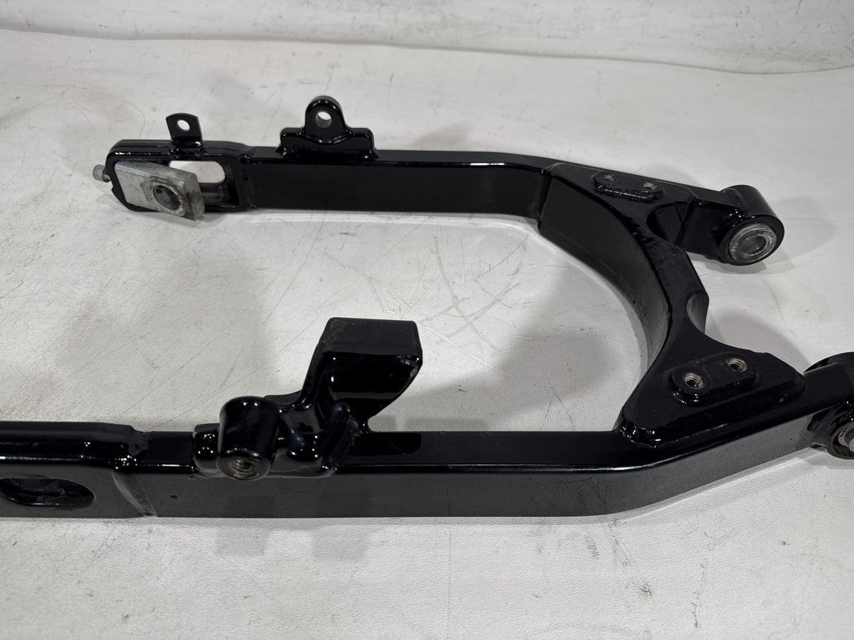 2016 Harley Dyna Fat Bob FXDF 103 OEM Rear Fork Swingarm Swing Arm