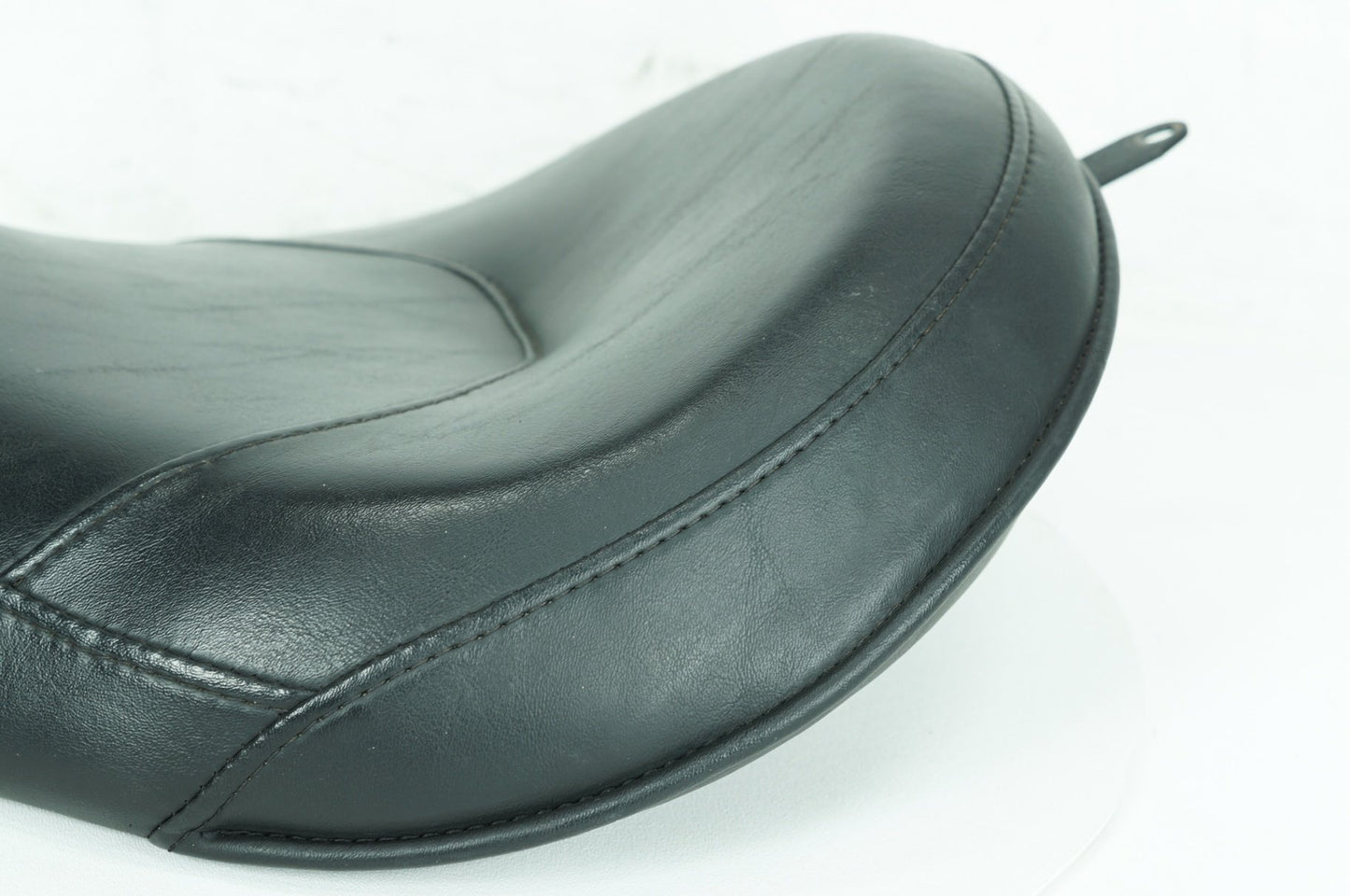2007 - 2017 Harley-Davidson Dyna Street Bob Rider Driver Solo Seat Pillion 51475-09A