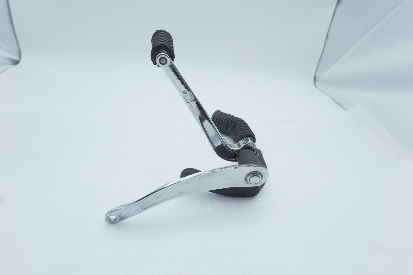 2008 - 2016 Harley-Davidson Dyna Wide Glide Left Foot Rest Support Bracket Peg 33693-03