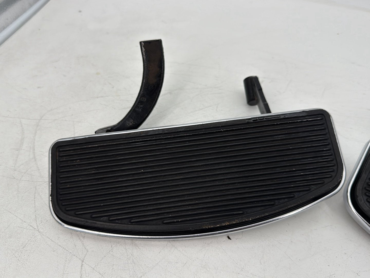 1999 - 2006 Harley-Davidson Touring Electra Glide Classic Left Right Driver Floorboard Foot Rest 50621-79A
