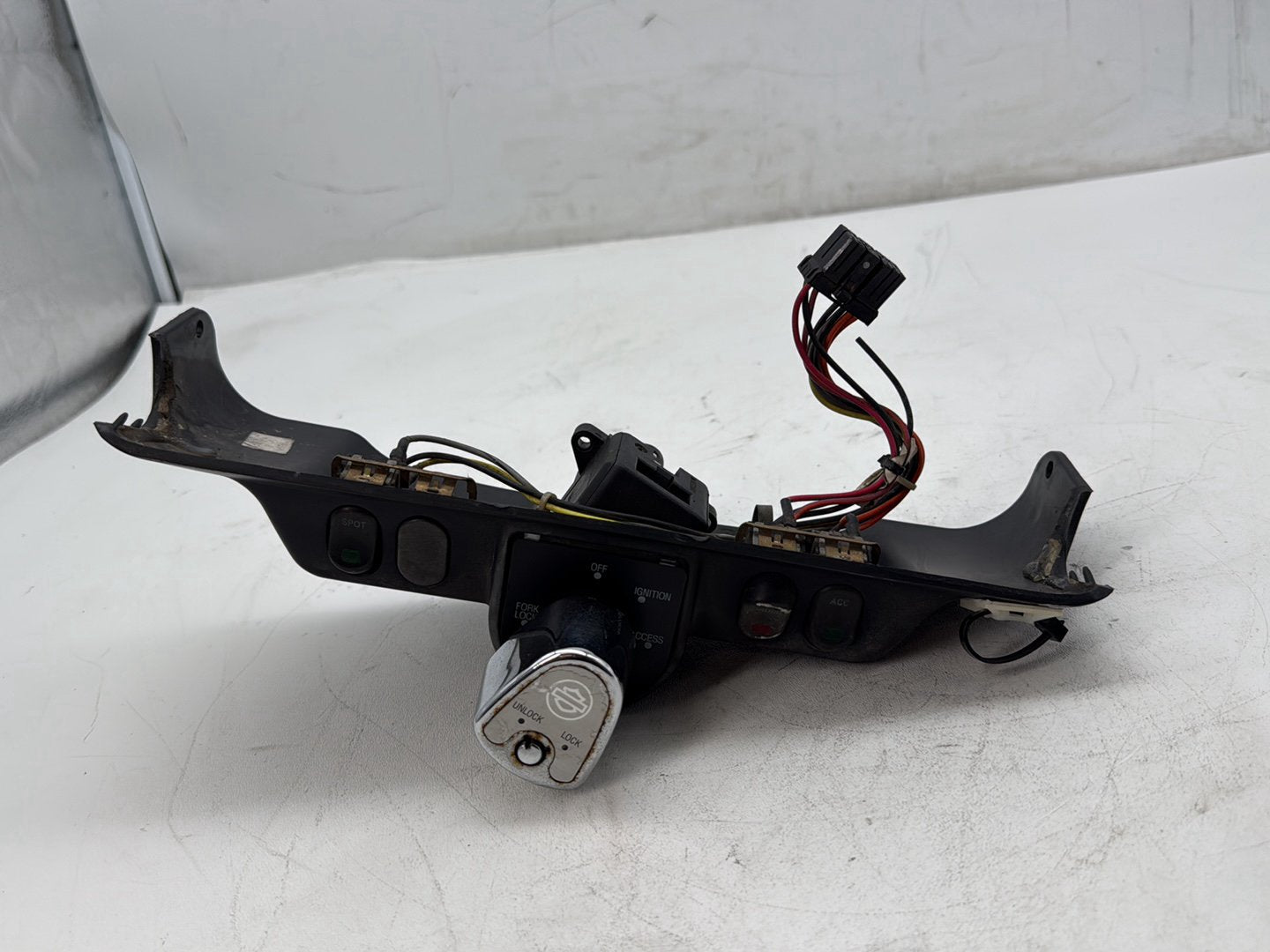 2006 Harley Touring FLHTCI Electra Glide Classic OEM Dash Ignition Cap Switch Lockset NO Key