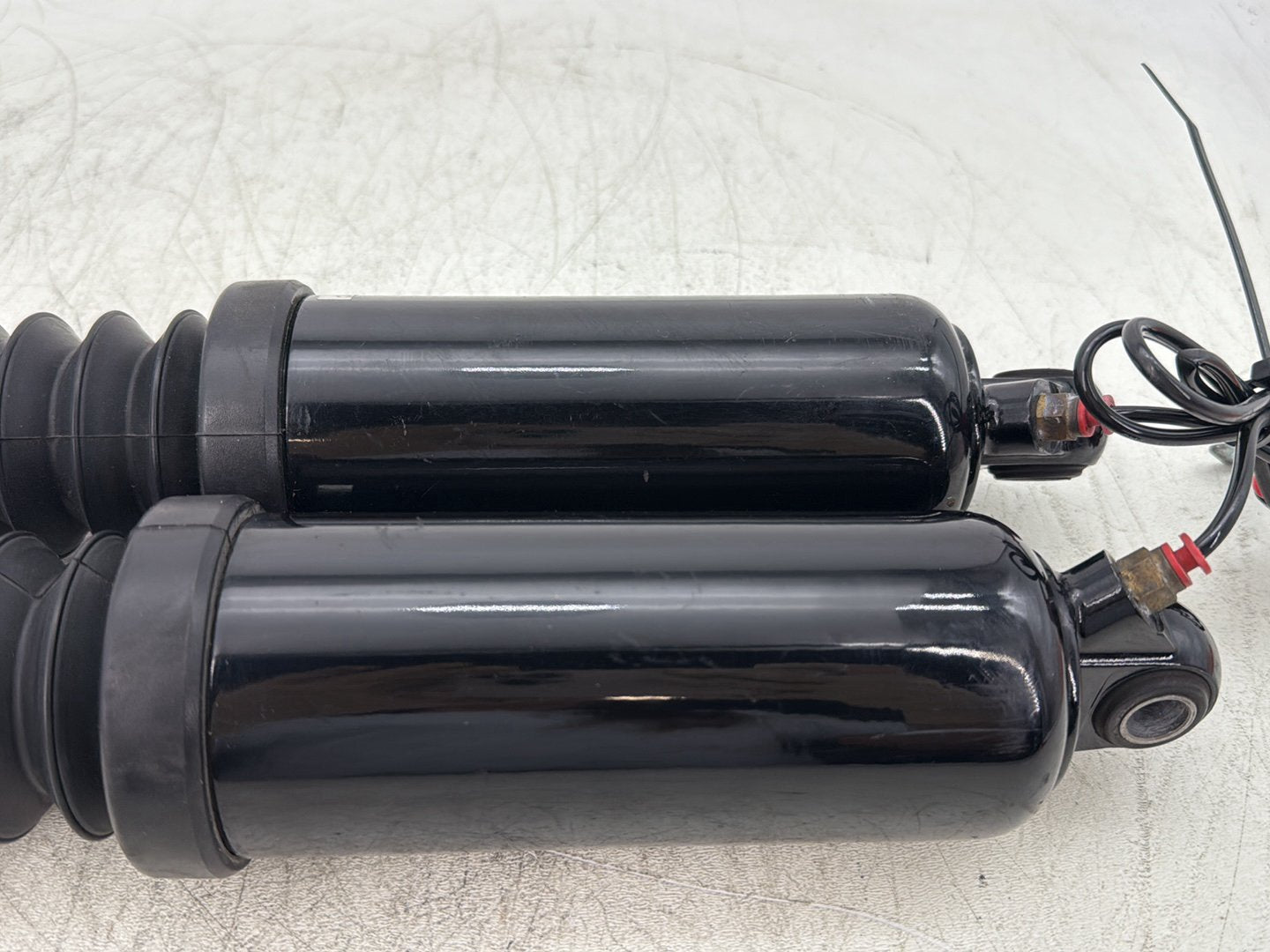 2006 Harley Road King Touring FLHRCI Classic OEM Rear Left Right Shock Absorbers