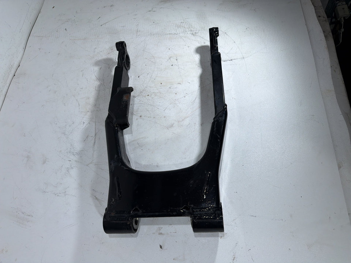 2004 Harley Electra Glide Touring Ultra OEM Rear Fork Swingarm Swing Arm