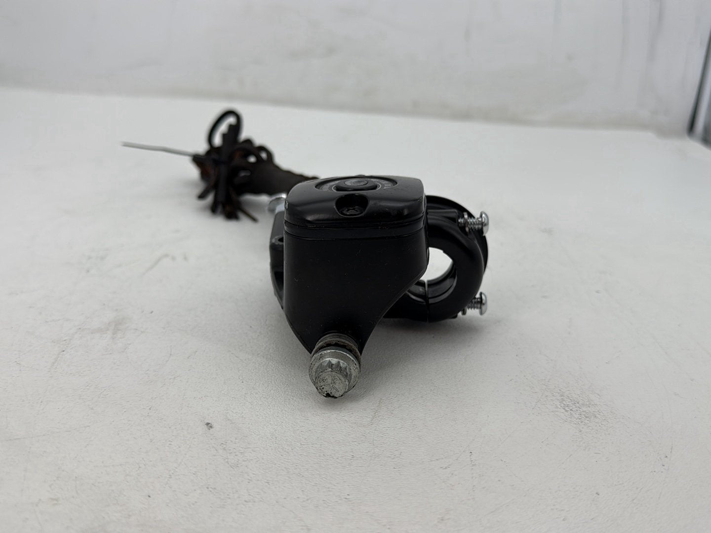 2004 Harley Softail FLSTC Heritage Classic OEM Front Right Brake Lever Master Cylinder