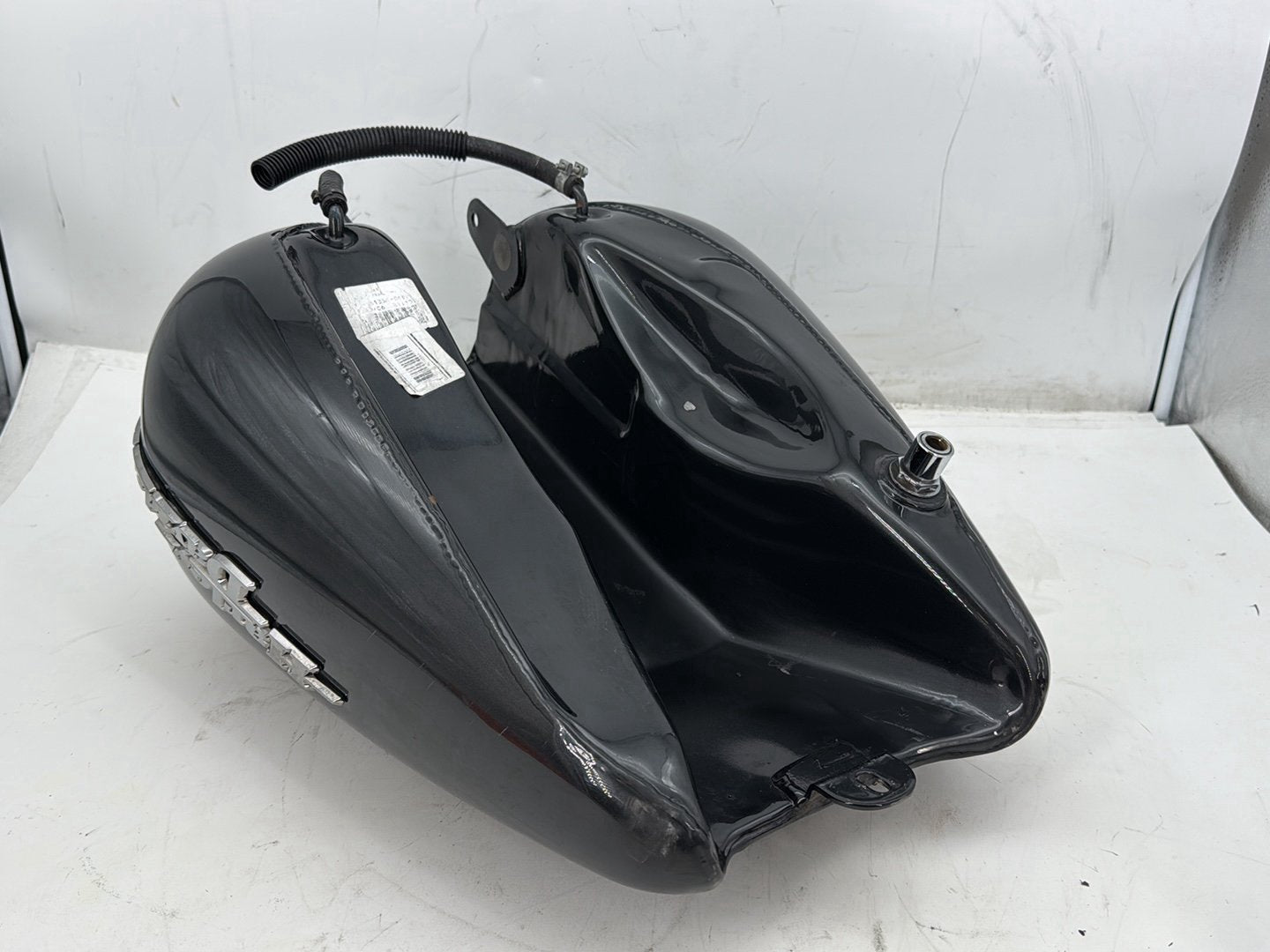 2007 Harley Street Glide Touring FLHX OEM Fuel Gas Tank Gasoline Reservoir