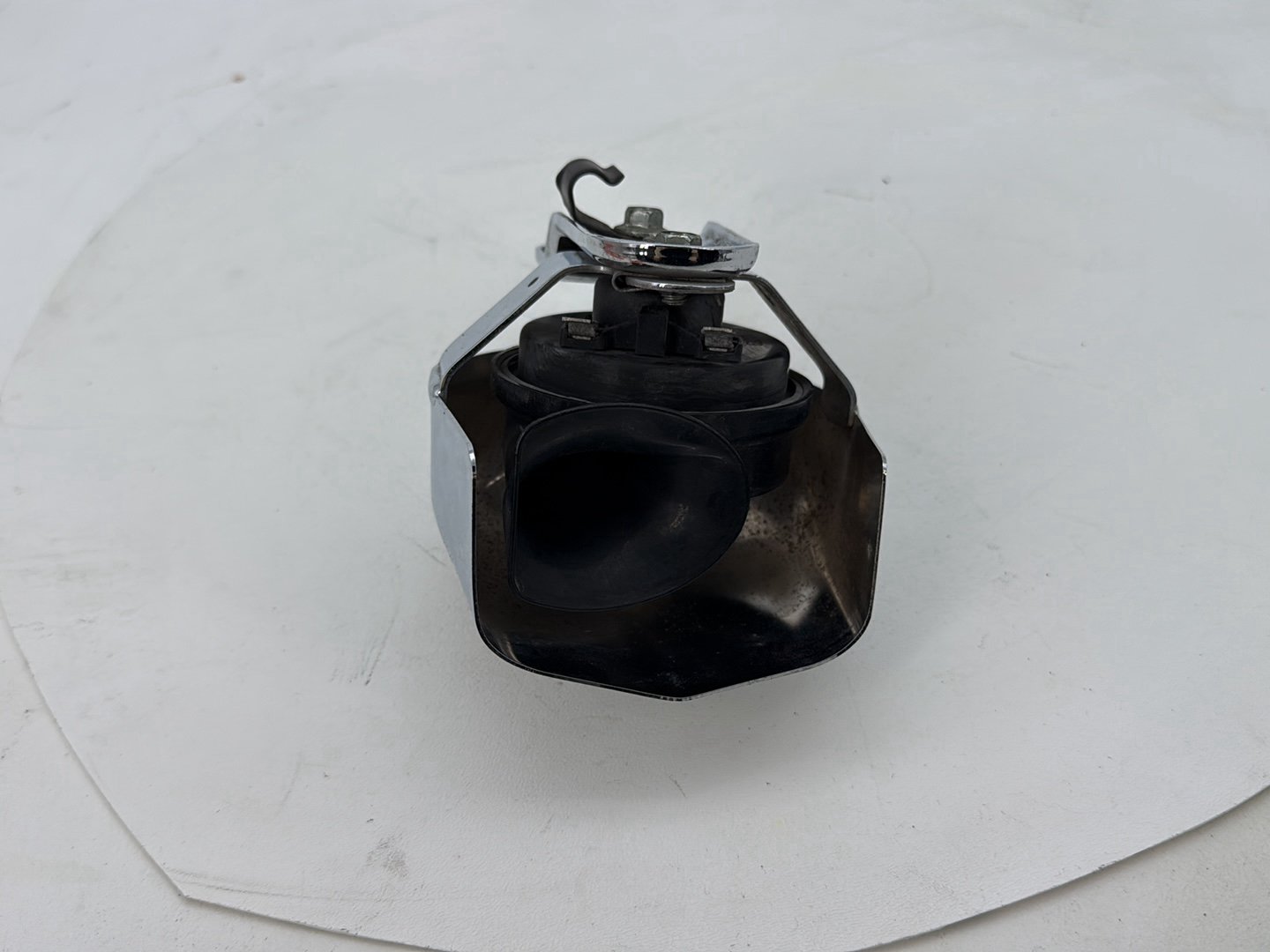 2007 Harley Street Glide Touring FLHX OEM Horn Signal Klaxon Chrome Cover