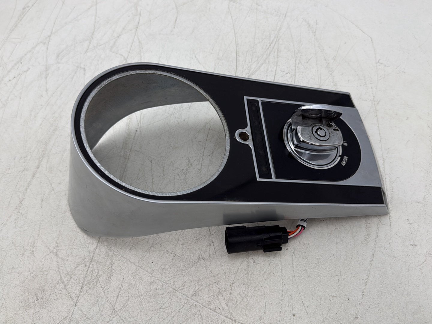 2011 Harley Softail FLSTFB Fat Boy OEM Fuel Gas Tank Dash Console NOKey