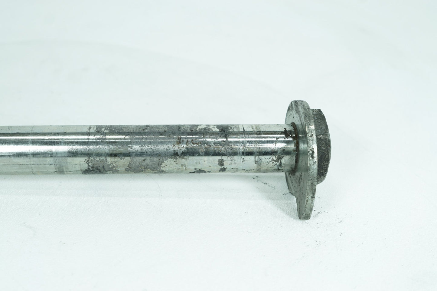 2012 - 2016 Harley-Davidson Touring Street Glide Rear Wheel Axle Bolt Shaft 41056-09