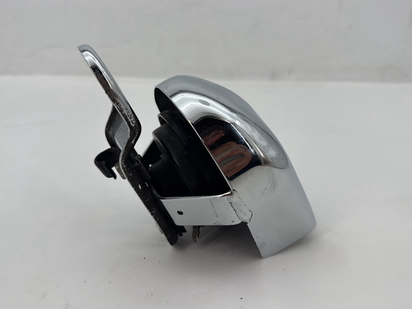 2007 Harley Softail Heritage Classic FLSTC OEM Horn Signal Klaxon Chrome Cover