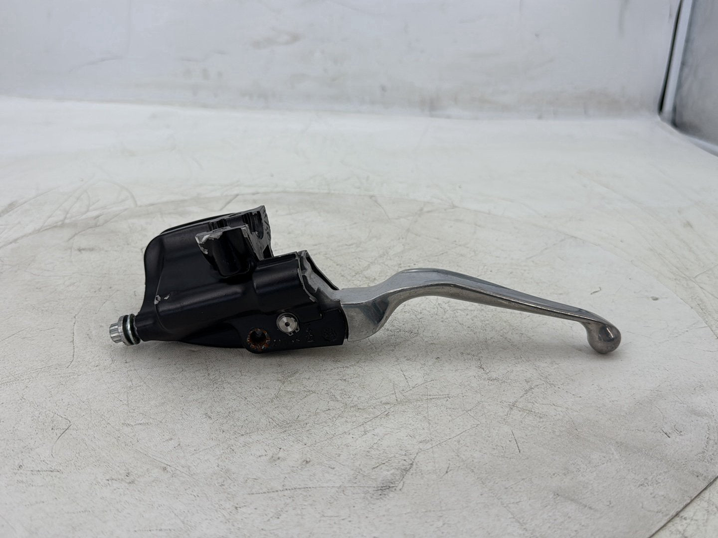 2015 Harley Dyna Low Rider FXDL OEM Front Right Hand Brake Lever Master Cylinder Reservoir