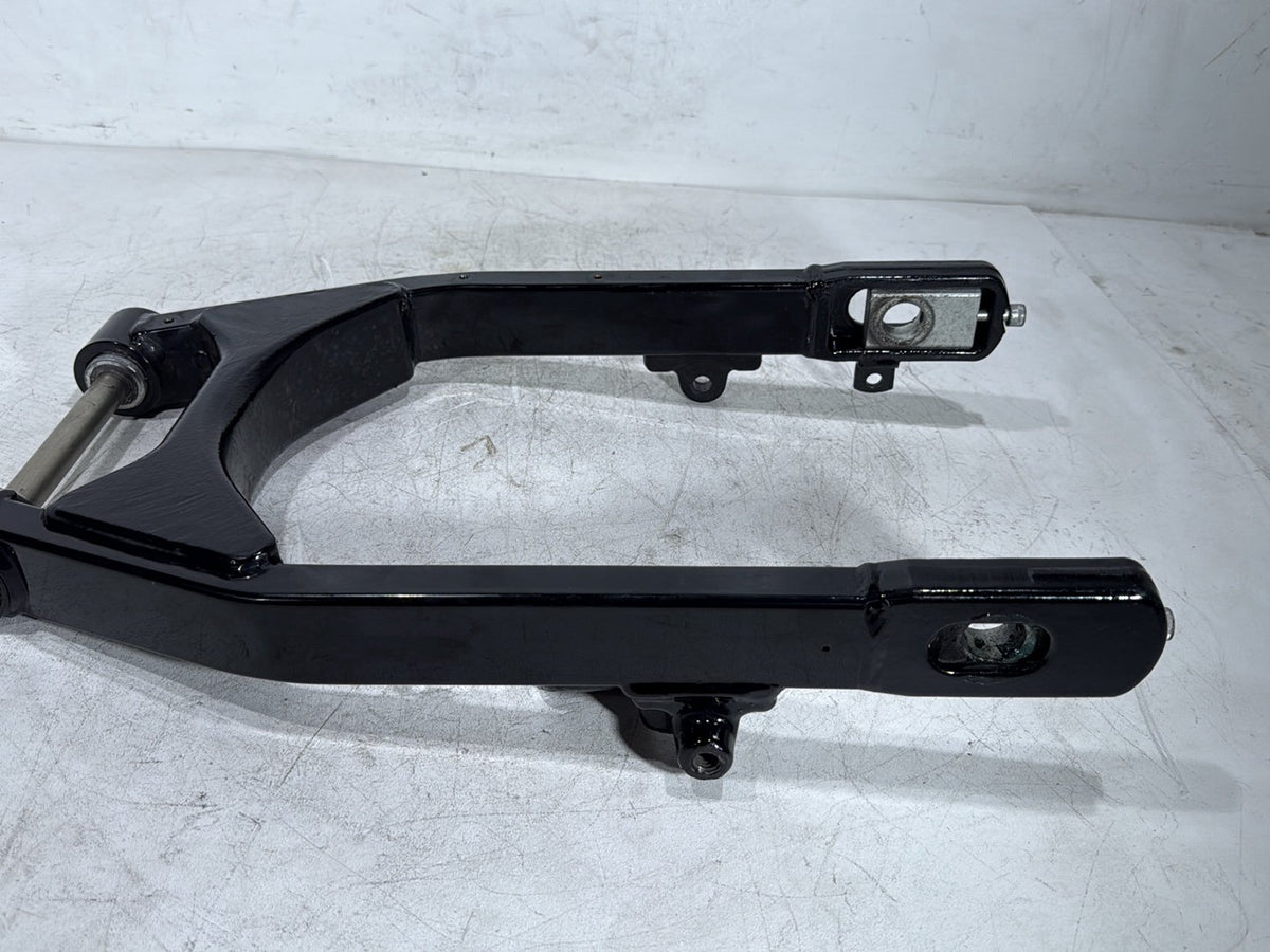 2014 Harley Dyna Low Rider FXDL OEM Rear Fork Swingarm Swing Arm 47820-10