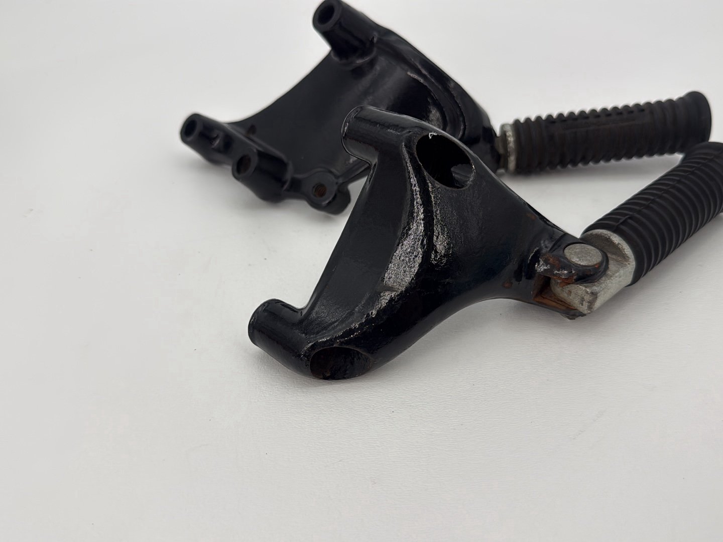 2014 Harley Sportster XL883L 883 SuperLow OEM Passenger Left & Right Foot Pegs