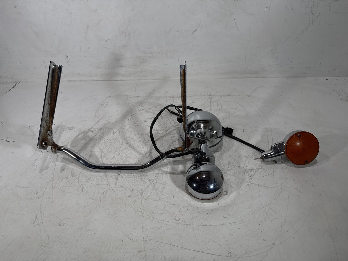 2002 Harley Heritage Softail Classic Front Turn Signal Indicators Aux Light Bar