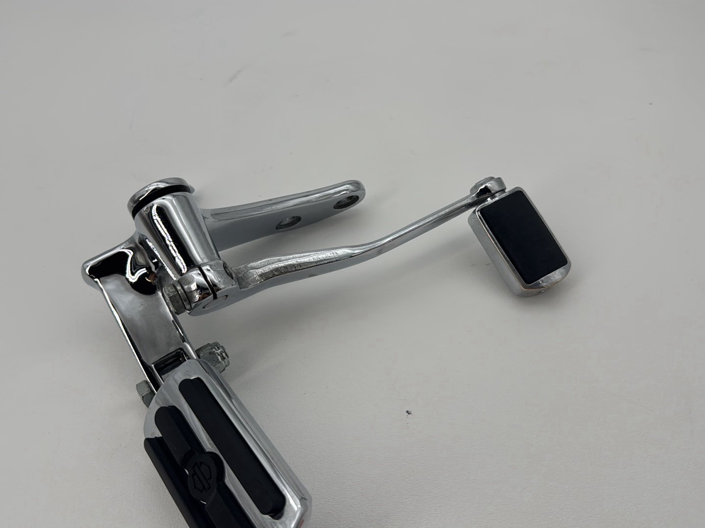 1999 - 2006 Harley-Davidson Dyna Wide Glide Left Driver Foot Controls Peg Rest  	33693-93