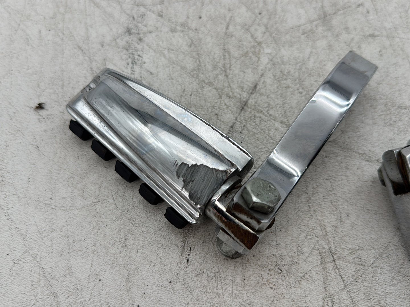 2003 Harley Dyna Wide Glide FXDWG OEM Passenger Left & Right Foot Pegs