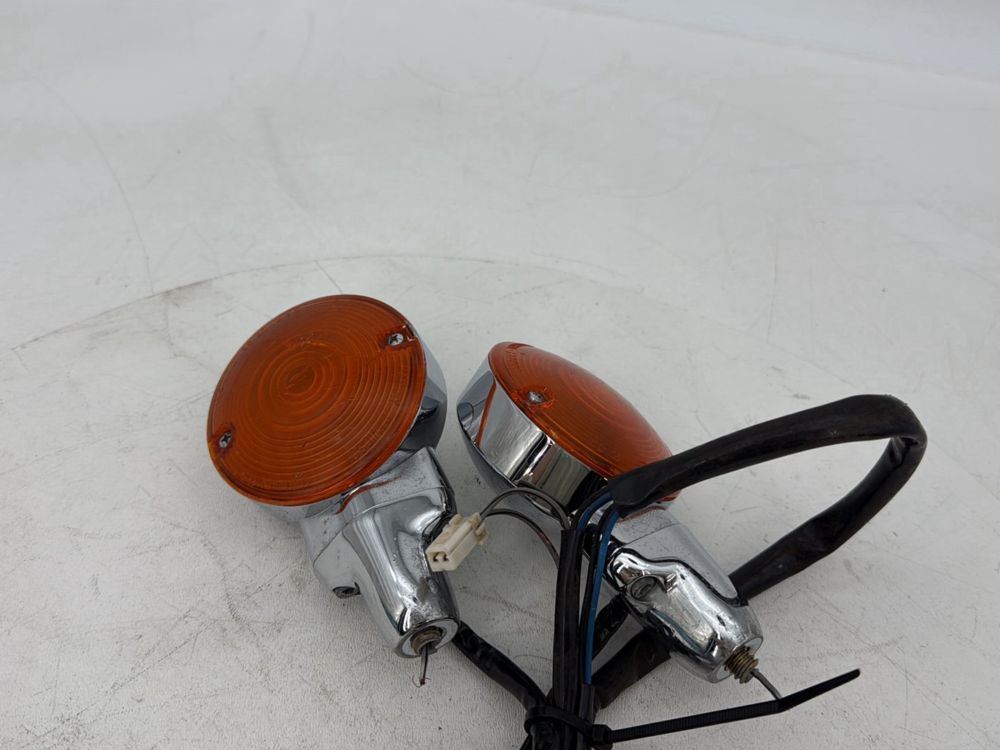 1999 - 2006 Harley-Davidson Touring Electra Glide Front Left Right Turn Signal Indicators  	68766-94