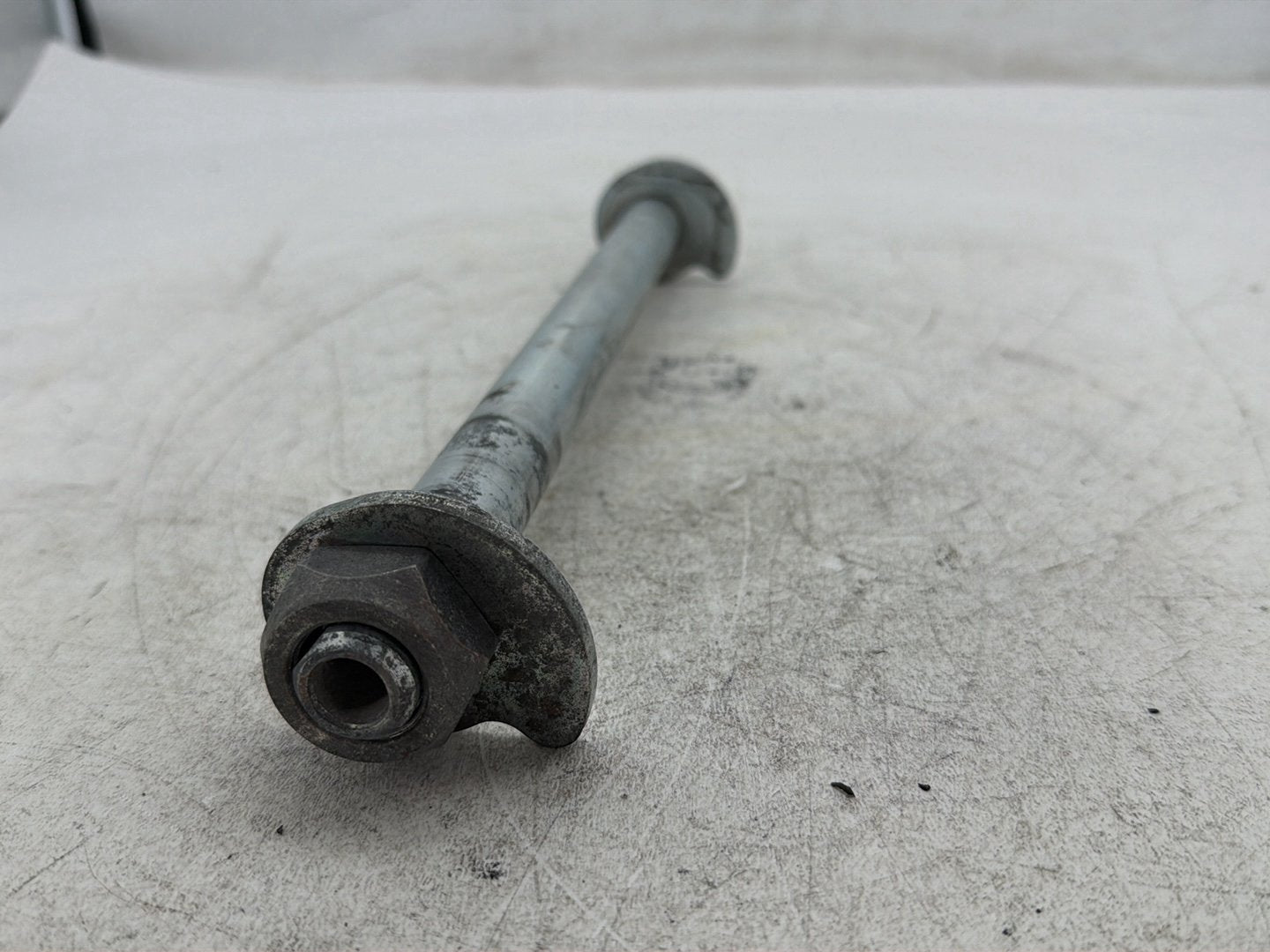 2016 Harley Electra Glide Touring Ultra OEM Rear Wheel Axle Bolt Shaft 43000002
