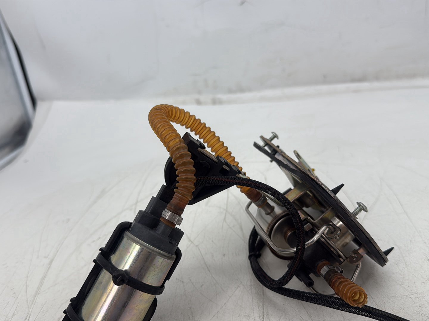 2006 Harley Softail FLSTCI Heritage Classic OEM Fuel Pump Gas Gasoline Petrol Sending