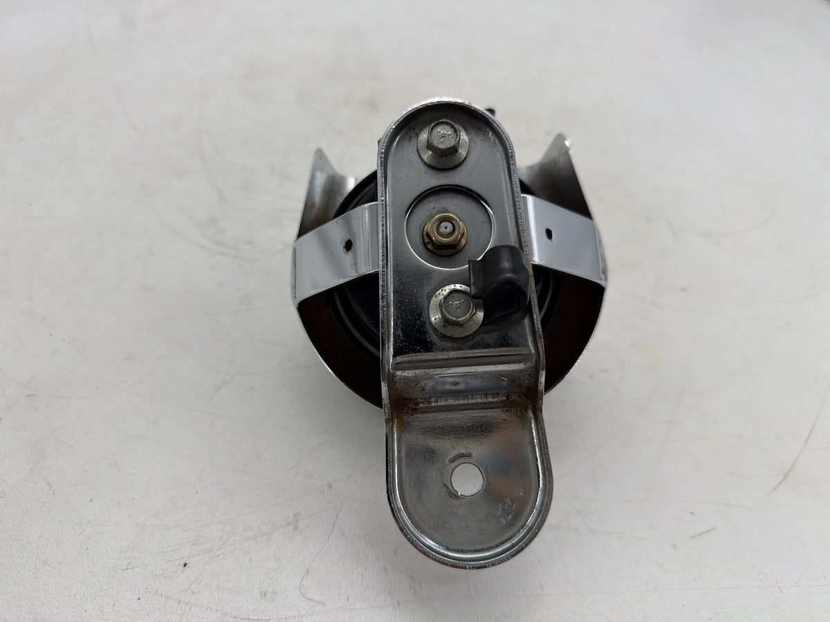 2006 Harley Softail Deuce FXSTDI OEM Horn Signal Klaxon Chrome Cover