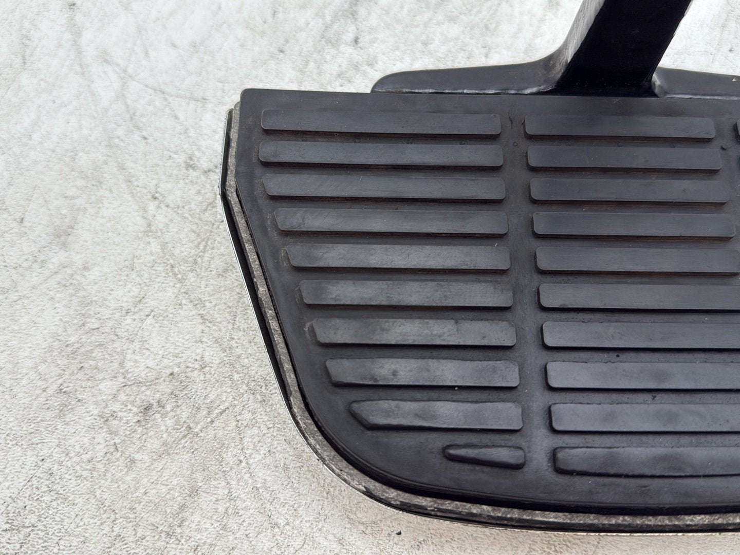 1996 Harley Electra Glide Touring FLHT OEM 1 Passenger Floorboard Foot Rest