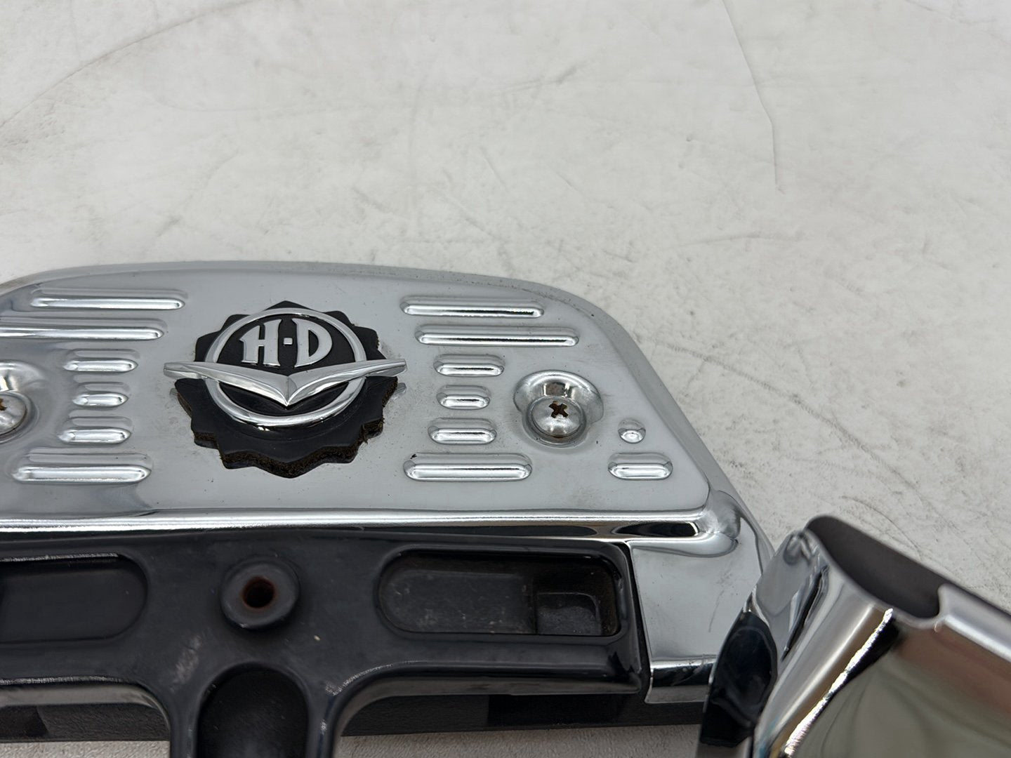1999 - 2006 Harley-Davidson Touring Electra Glide Ultra Left & Right Passenger Floorboard Foot Rest 50606-86A