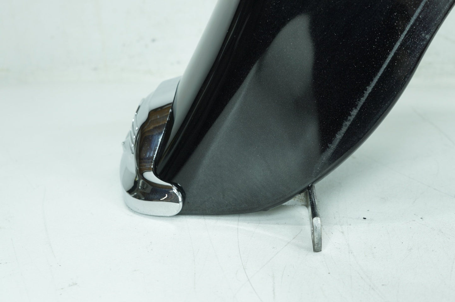 1999 - 2006 Harley-Davidson Touring Road King Classic Rear Wheel Fender & Turn Signals Bar 59579-01B