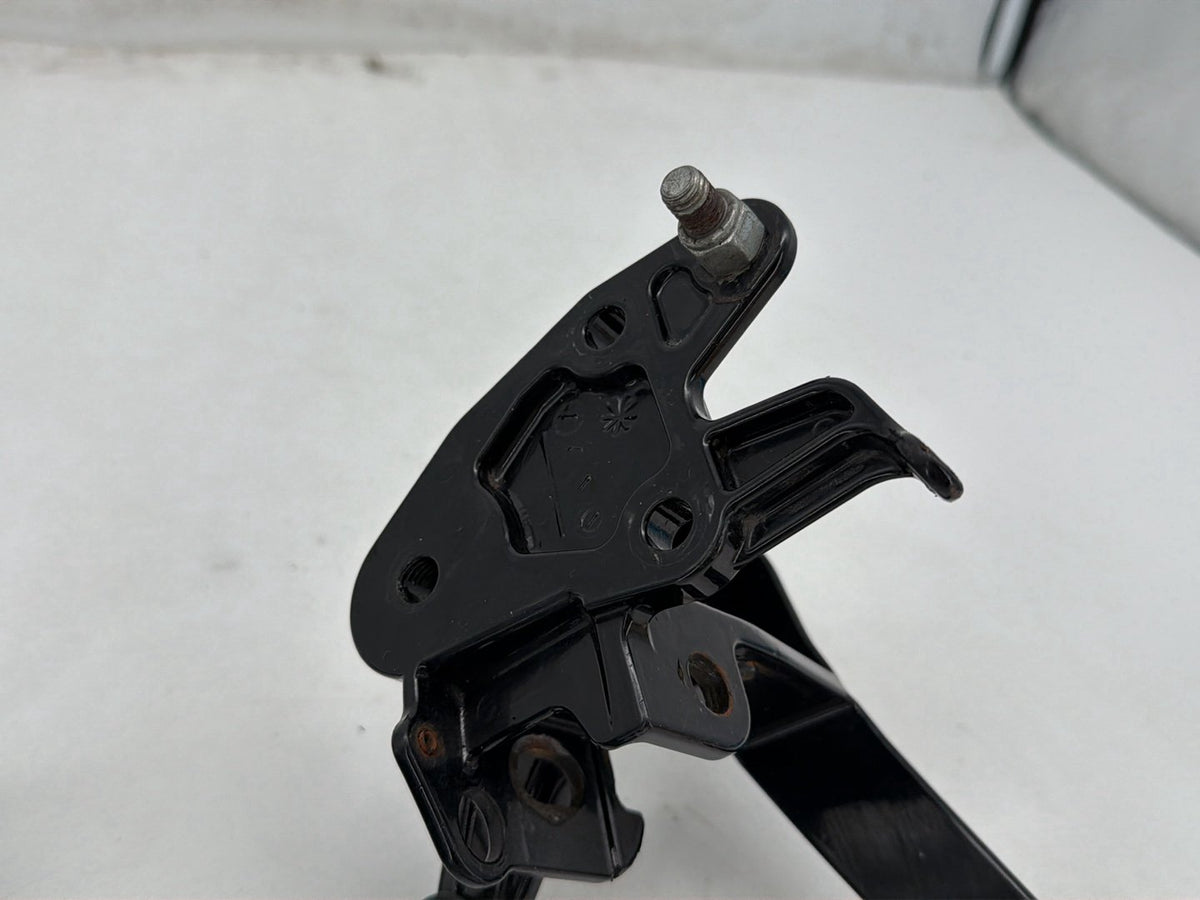 2015 Harley Softail Deluxe FLSTN OEM Left Right Foot Rest Peg Support Bracket