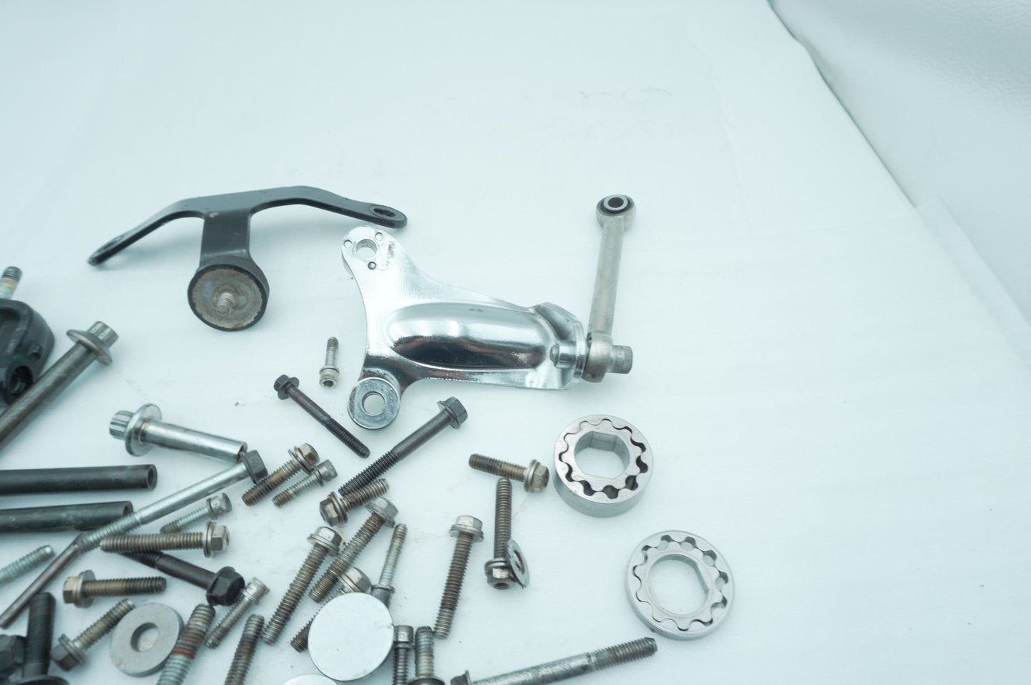 2007 - 2011 Harley-Davidson Touring Electra Glide Engine Motor Hardware Bolts Brackets Bushing 16321-08