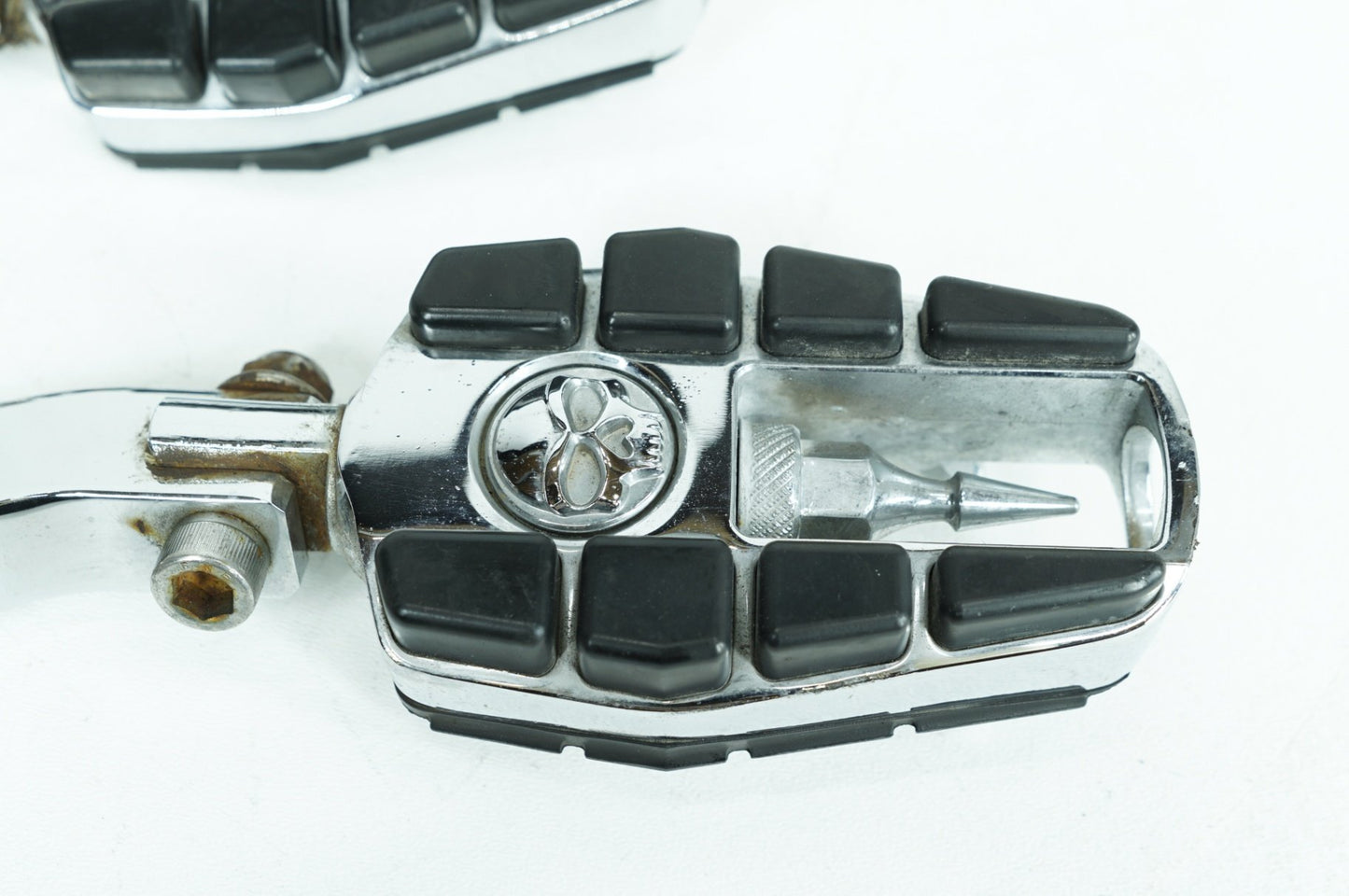 1999 - 2006 Harley-Davidson Dyna Low Rider Left & Right Step Foot Rest Pegs FP-4126-CH