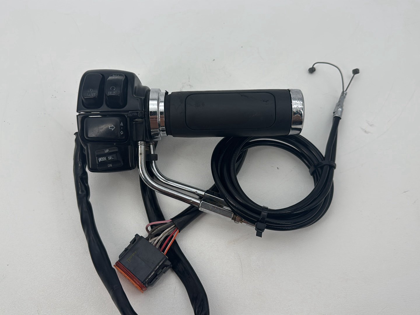 1999 - 2006 Harley-Davidson Touring Electra Glide Classic Right Engine Start Kill Switches Controls 71684-06A