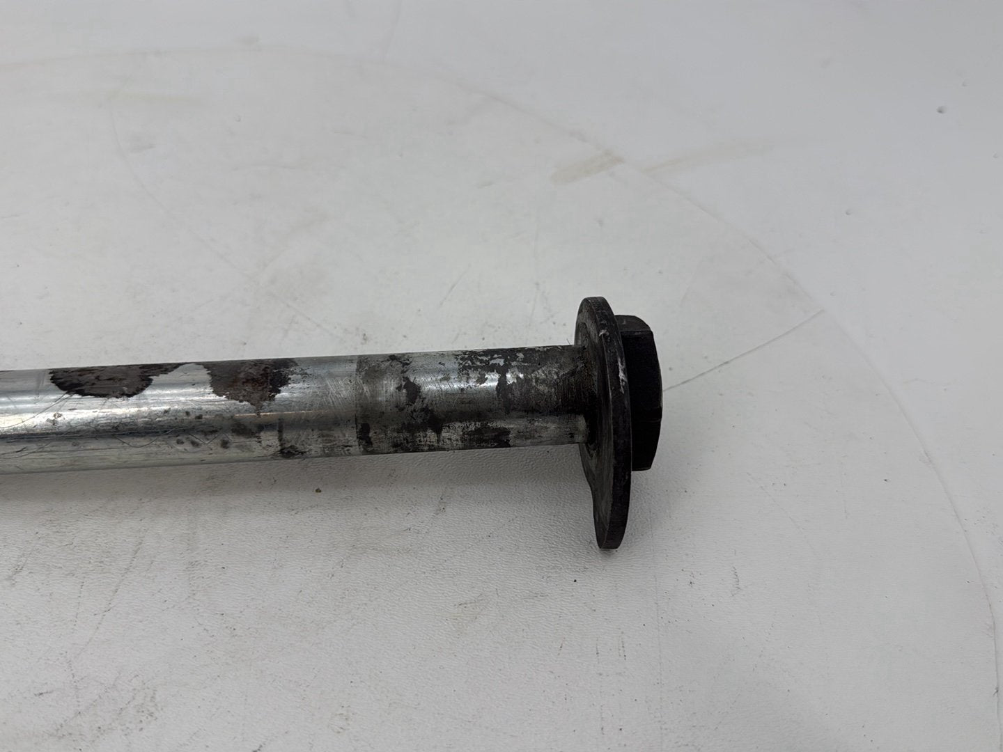 1999 - 2006 Harley-Davidson Touring Electra Glide Rear Wheel Axle Bolt Shaft 	41056-02