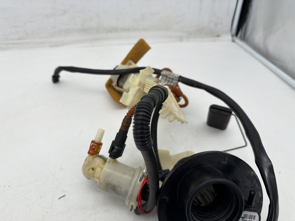 2010 Harley Street Glide Touring FLHX OEM Fuel Pump Gas Gasoline Petrol Sending